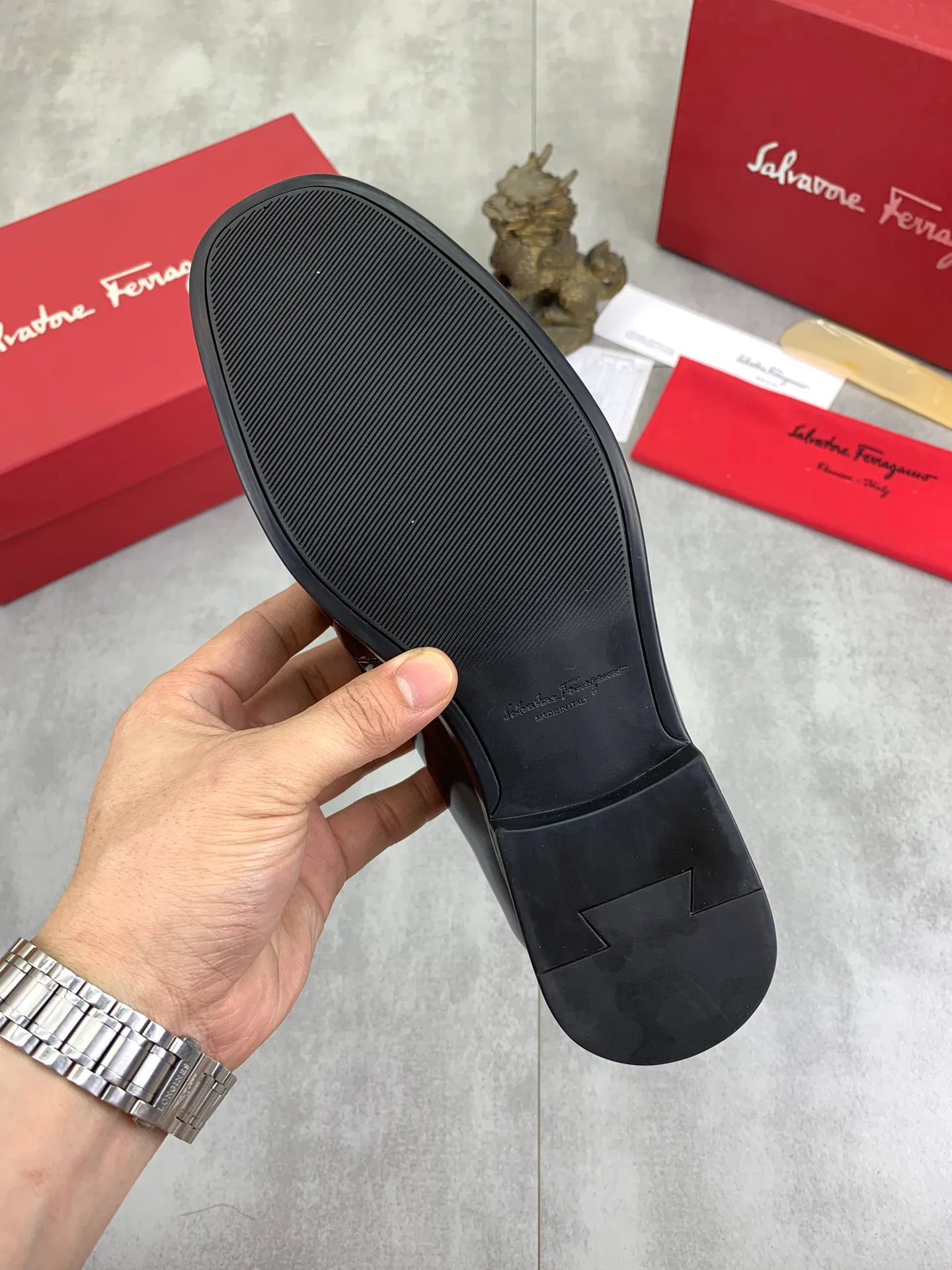 Men's Men's Shoes 💰P460💰[New Style] Water-dyed Niuli 🆘[Salvatore Ferragamo] Ferragamo's latest casual business leather shoes for men! Available at counters simultaneously! The fabric is made of specially imported original calfskin, and the interior is made of imported water-dyed cowhide. It is absolutely luxurious and leads the fashion trend. Matching code: 38-45; 3⃣️ colors available